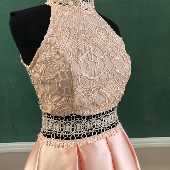 Hi low lace and taffetas dress - Picture 2 of 7